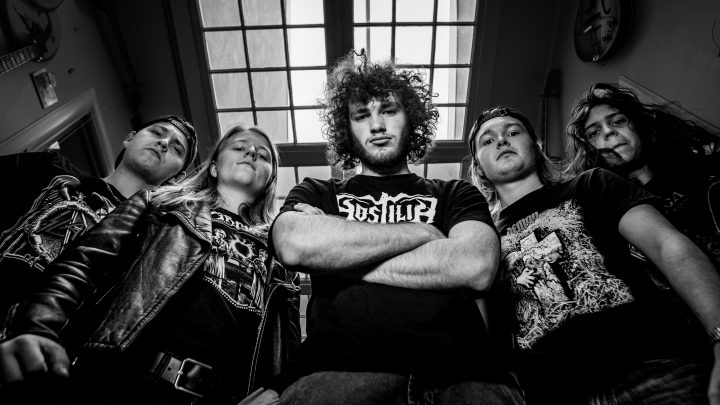 HOSTILIA, la relève du Thrash Metal suèdois, présente leur nouveau vidéoclip “Let Off Some Steam” avec un tout nouveau chanteur