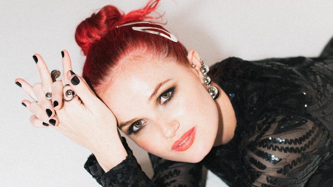 LEAH MARTIN-BROWN, nouveau vidéoclip « R U Chicken » à découvrir