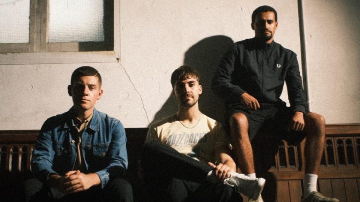 GRADE 2, nouveau vidéoclip « Hanging Onto You » à découvrir