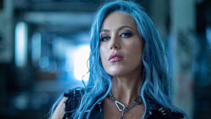 ALISSA WHITE-GLUZ, tout juste évincée d’ARCH ENEMY, son nouveau vidéoclip « The Room Where She Died » est à découvrir