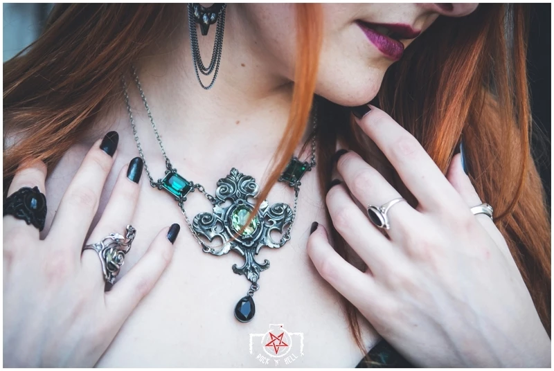 Halloween - Chapter I - VAMPYRES (BITE ME)