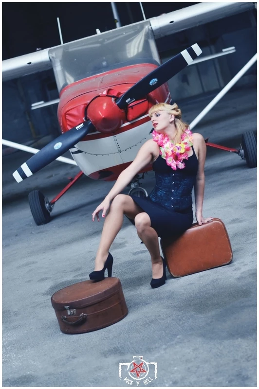 Ludy, FLYING TO HOLIDAYS