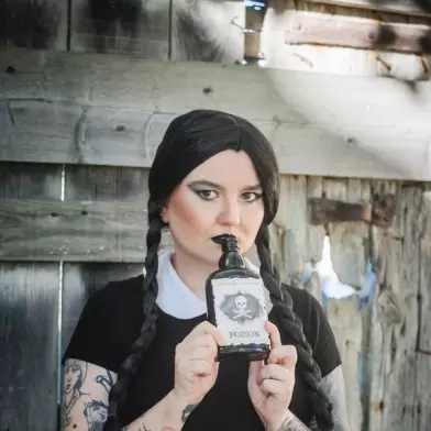 Smells like poison - Addams theme