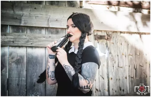 Smells like poison - Addams theme