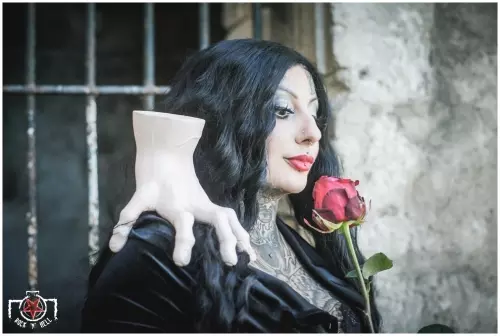 Smells like poison - Addams theme