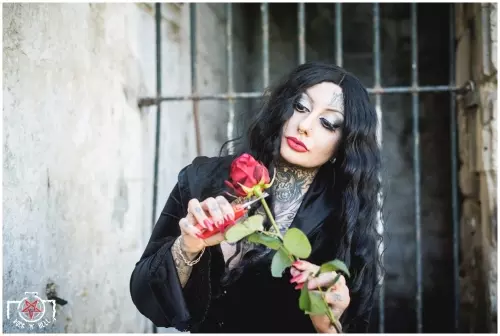 Smells like poison - Addams theme