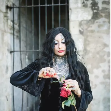 Smells like poison - Addams theme