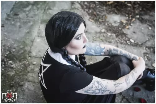 Smells like poison - Addams theme