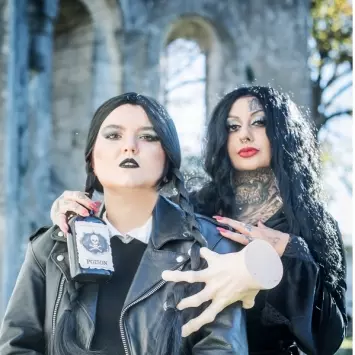 Smells like poison - Addams theme