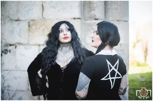 Smells like poison - Addams theme