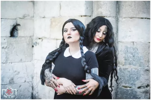 Smells like poison - Addams theme