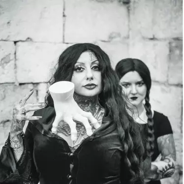 Smells like poison - Addams theme