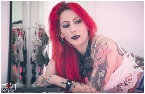 Elodie, RED LIGHT