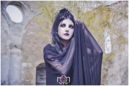 Claire B., DEAD ROSES