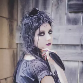 Claire B., DEAD ROSES