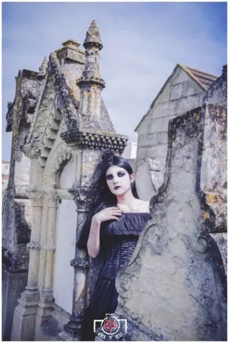 Claire B., DEAD ROSES