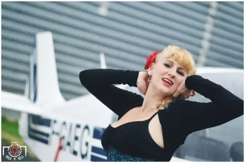Ludy, FLYING TO HOLIDAYS