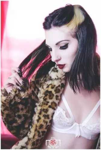 Solène R., BURNING DESIRE