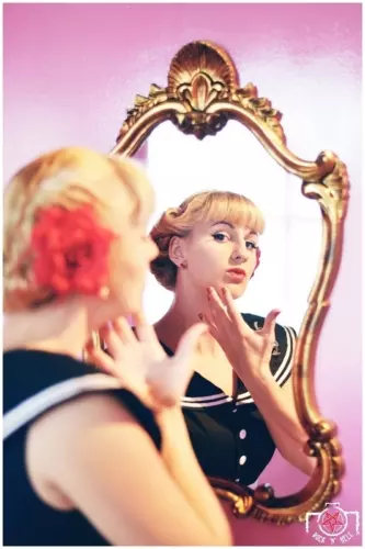 Ludy, PIN UP WENT DOWN