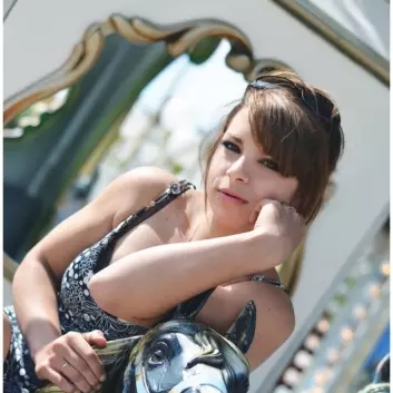 Laurine, PARADISE CITY