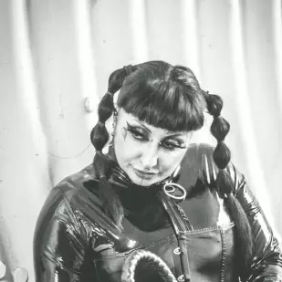 Dominize - Anna