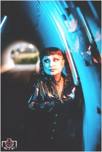 Dominize - Anna