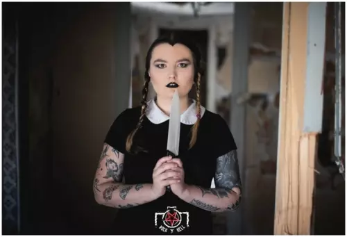 Mary "Nice knife! Can I play autopsy with it?"