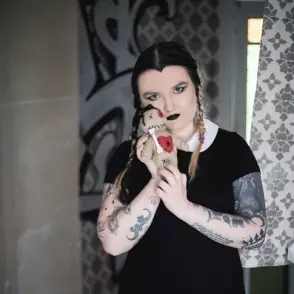 Mary "Nice knife! Can I play autopsy with it?"