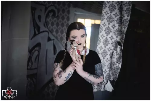 Mary "Nice knife! Can I play autopsy with it?"