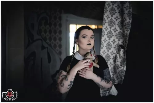 Mary "Nice knife! Can I play autopsy with it?"