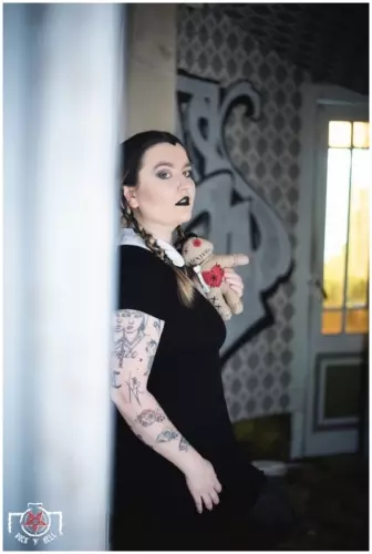 Mary "Nice knife! Can I play autopsy with it?"