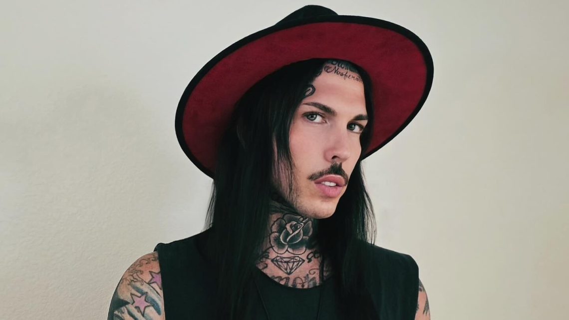 VAMPIRE EVERYWHERE!, nouveau vidéoclip « All My Friends Think I&rsquo;m Weird » à découvrir