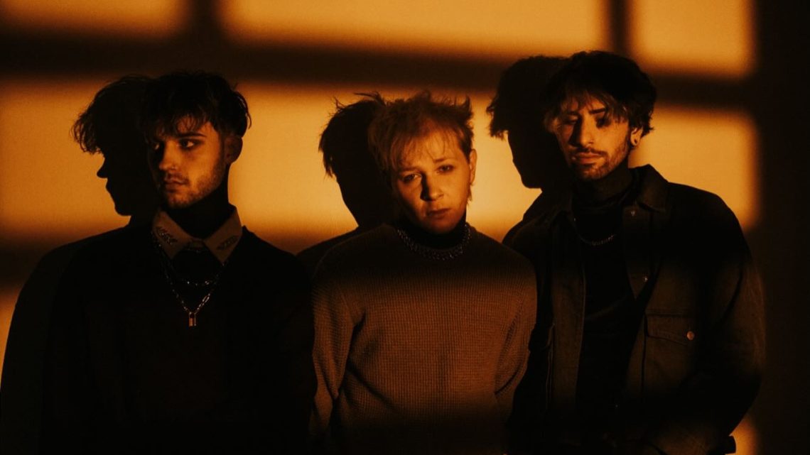 GLASSWAVES, nouveau vidéoclip « fv*k.me.up » à découvrir, nouvelle signature chez SharpTone Records