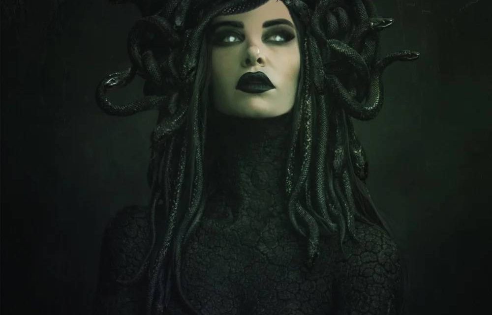 Medusa, STITCHED UP HEART