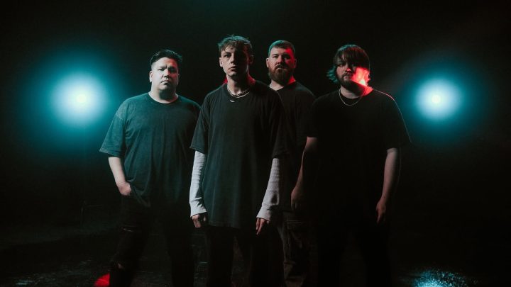 TWO SIDES OF ME, nouveau vidéoclip « Sending Signals » à découvrir