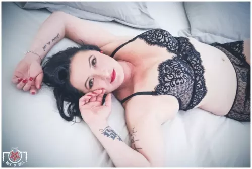 Annabel B., COME ON BABY, LIGHT MY FIRE