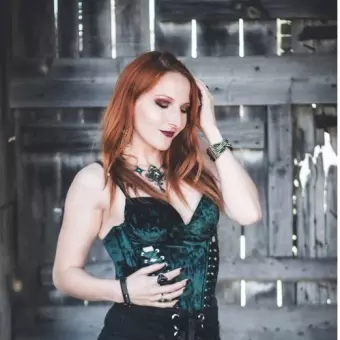 Halloween - Chapter I - VAMPYRES (BITE ME)
