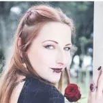 Plume, ROSES ARE RED