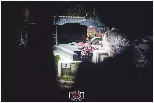 Halloween - Chapter I - VAMPYRES (BITE ME)