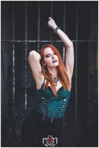 Halloween - Chapter I - VAMPYRES (BITE ME)