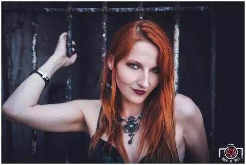Halloween - Chapter I - VAMPYRES (BITE ME)