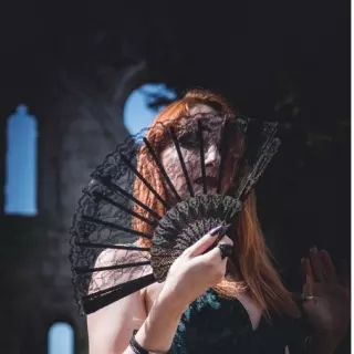 Halloween - Chapter I - VAMPYRES (BITE ME)