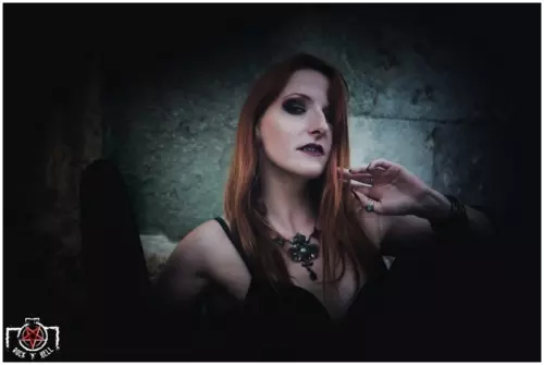 Halloween - Chapter I - VAMPYRES (BITE ME)