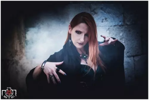 Halloween - Chapter I - VAMPYRES (BITE ME)