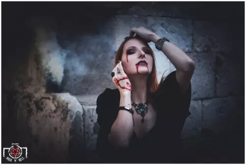 Halloween - Chapter I - VAMPYRES (BITE ME)