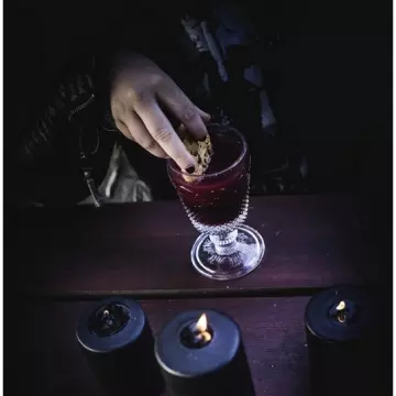 Halloween - Chapter I - VAMPYRES (HAIL THE APOCALYPSE))