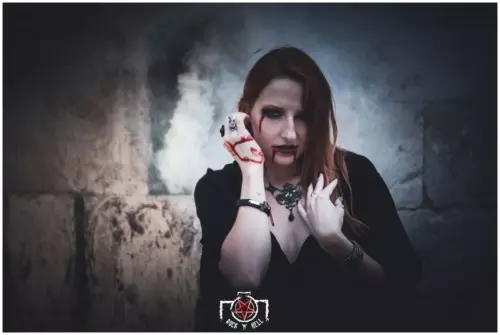 Halloween - Chapter I - VAMPYRES (BITE ME)