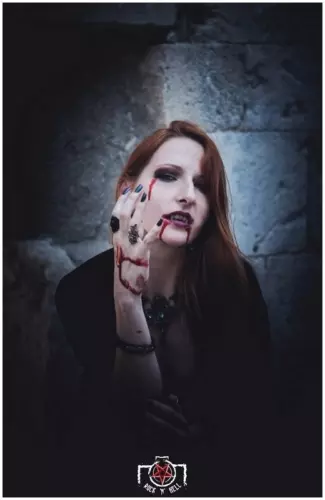 Halloween - Chapter I - VAMPYRES (BITE ME)