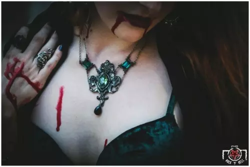 Halloween - Chapter I - VAMPYRES (BITE ME)