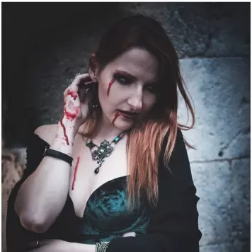 Halloween - Chapter I - VAMPYRES (BITE ME)